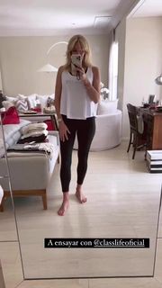 Yanina Latorre feet photo thumbnail