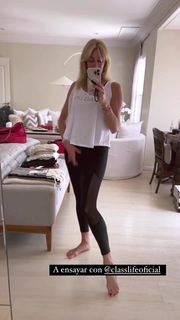 Yanina Latorre feet photo thumbnail