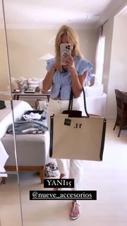 Yanina Latorre feet photo thumbnail