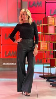 Yanina Latorre feet photo thumbnail