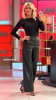 Yanina Latorre feet photo thumbnail