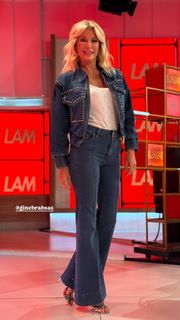 Yanina Latorre feet photo thumbnail