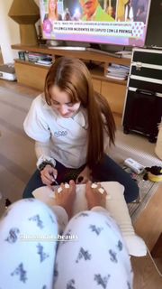 Yanina Latorre feet photo thumbnail