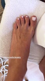 Yanina Latorre feet photo thumbnail