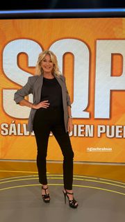 Yanina Latorre feet photo thumbnail