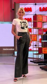 Yanina Latorre feet photo thumbnail