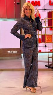 Yanina Latorre feet photo thumbnail