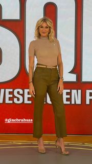 Yanina Latorre feet photo thumbnail