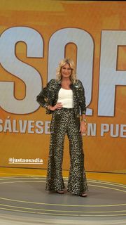 Yanina Latorre feet photo thumbnail