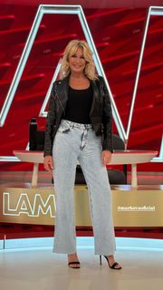 Yanina Latorre feet photo thumbnail