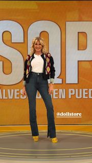 Yanina Latorre feet photo thumbnail