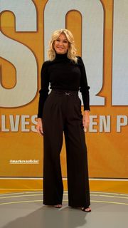 Yanina Latorre feet photo thumbnail