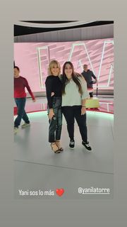 Yanina Latorre feet photo thumbnail