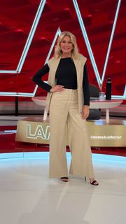 Yanina Latorre feet photo thumbnail