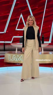 Yanina Latorre feet photo thumbnail