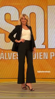 Yanina Latorre feet photo thumbnail