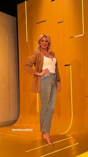 Yanina Latorre feet photo thumbnail