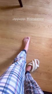 Yanina Latorre feet photo thumbnail