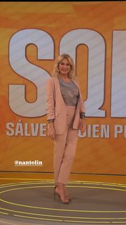 Yanina Latorre feet photo thumbnail