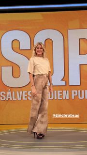 Yanina Latorre feet photo thumbnail