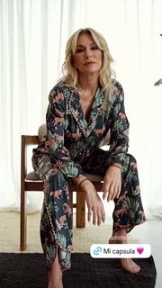 Yanina Latorre feet photo thumbnail