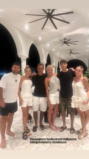 Yanina Latorre feet photo thumbnail