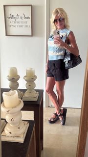 Yanina Latorre feet photo thumbnail