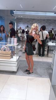 Yanina Latorre feet photo thumbnail