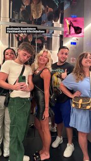 Yanina Latorre feet photo thumbnail