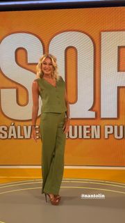 Yanina Latorre feet photo thumbnail