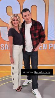 Yanina Latorre feet photo thumbnail