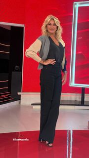 Yanina Latorre feet photo thumbnail