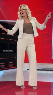 Yanina Latorre feet photo thumbnail