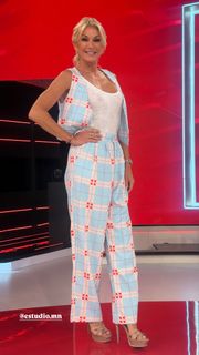 Yanina Latorre feet photo thumbnail