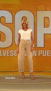 Yanina Latorre feet photo thumbnail