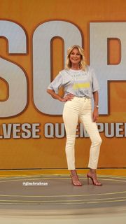 Yanina Latorre feet photo thumbnail