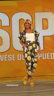 Yanina Latorre feet photo thumbnail