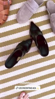 Yanina Latorre feet photo thumbnail