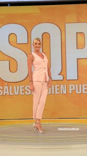 Yanina Latorre feet photo thumbnail