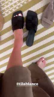 Yanina Latorre feet photo thumbnail