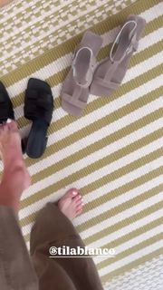 Yanina Latorre feet photo thumbnail