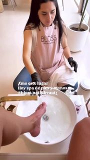 Yanina Latorre feet photo thumbnail