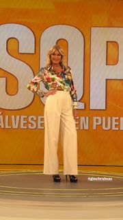 Yanina Latorre feet photo thumbnail