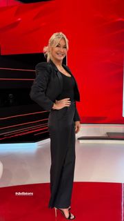 Yanina Latorre feet photo thumbnail