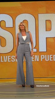 Yanina Latorre feet photo thumbnail