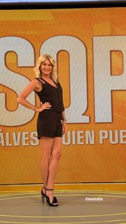 Yanina Latorre feet photo thumbnail