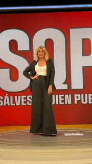 Yanina Latorre feet photo 3