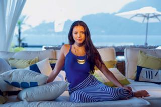 Yanna Lavigne feet photo 3