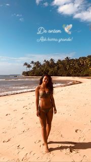 Yanna Lavigne feet photo 18