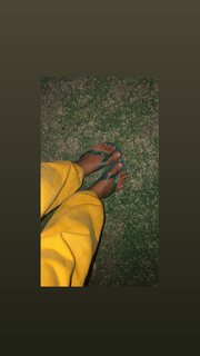 Yanna Lavigne feet photo 16